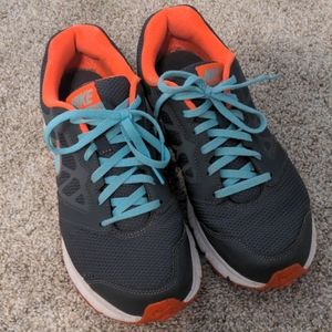 Nike tennis shoes size 9.5.